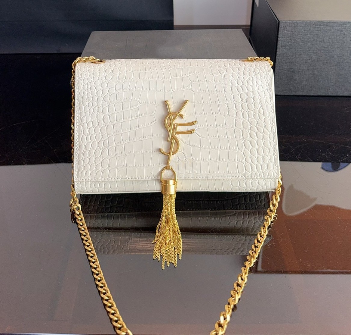 Designer bag tote bag fashionable shoulder bag elegant multifunctional women's evening bag with unique chain strap luxurious designer crocodile