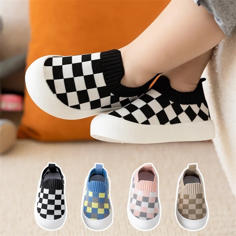 2025 Spring Slipon Toddler Shoes Baby First Walkers Boys Girls Autumn NonSlip Classic Plaid Sneakers Sport Shoes250826ww