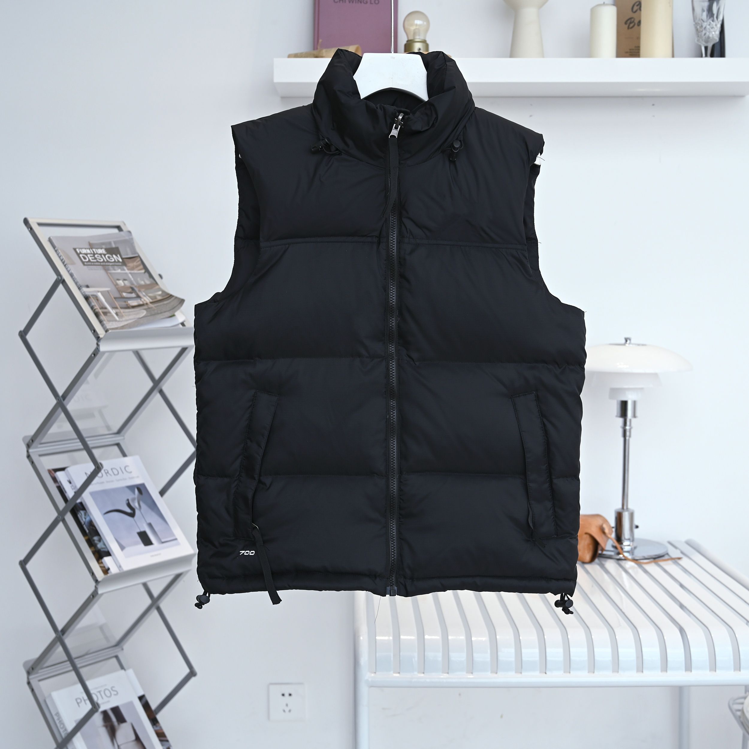 Designer Puffer Vest Designer Body Warm Mens Bodywarmer Unisex Couple Bodywarmer Woman Mans Jacket Sleeveless Outdoor Warm Black Gilet Vest 700