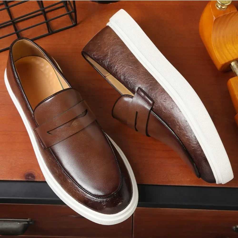 Casual Leather Shoes Men Summer Breathable British Style Loafers Mens Shoes New Business Mens Casual Shoe Designer Shoes MenXJ250827