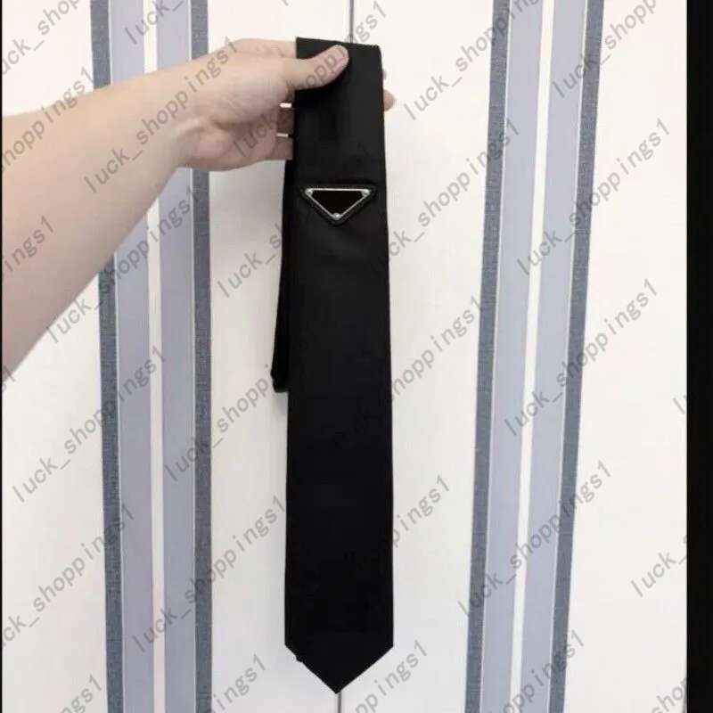 2025 Leather triangle necktie mens bolo designer man teenager school formal shirt clothes mini ladies strap black neck tie fashion simple PJ046 Q2 n