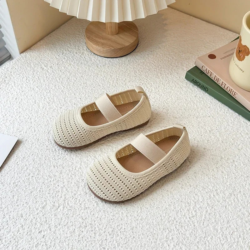 Womens Fashionable and Versatile Summer Childrens Hollow Casual Sandals Childrens Fashionable Shoes Beach Shoes250828