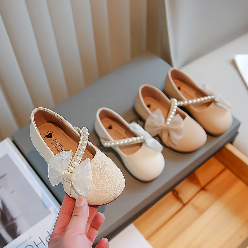 Girl Princess Leather Shoes Chic Versatile Soft Elegant Fashion Lace Bowknot Beading Kid Loafers Wedding Slipon Mary Janes250828