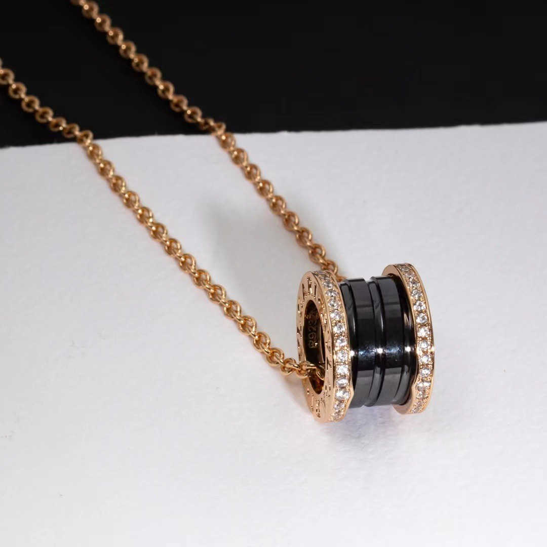 Colliers classiques avec pendentifs en diamant et céramique noire pour femmes, bijoux de luxe de styliste, cadeaux de fête de noël et de mariage