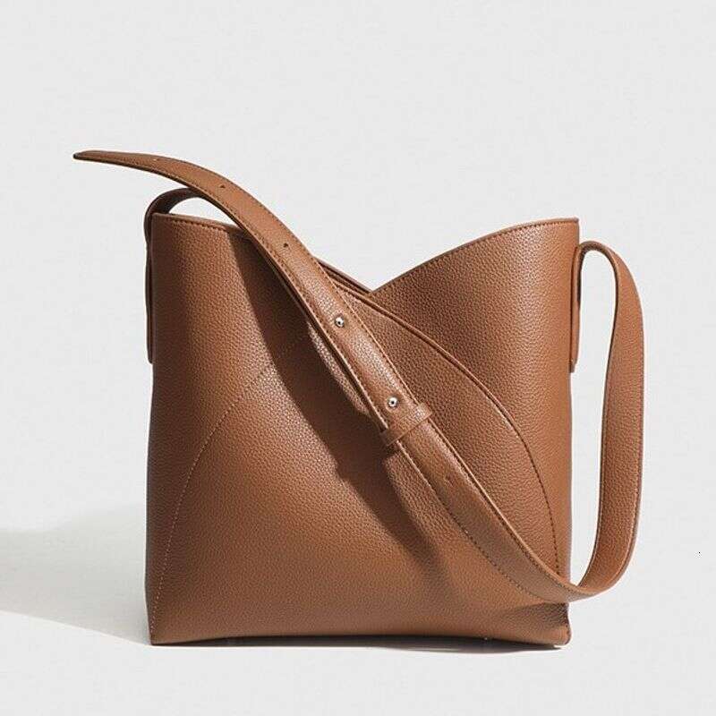 Lage & Bags Autumn and Winter New Niche Design Petal Wandering Tote Large Capacity Fashionable Shoulder Crossbody Bag