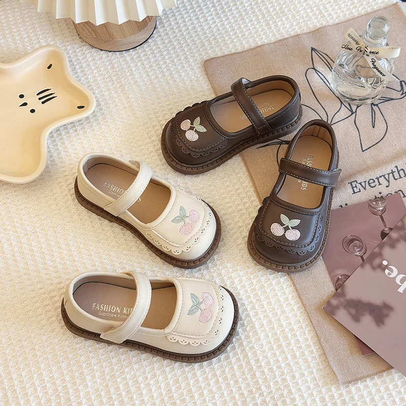 Spring Autumn Sweet Little Girl Leather Shoes Chic Embroidered Kids Princess Shoes Versatile Fashion Children Causal Flat Shoes250828