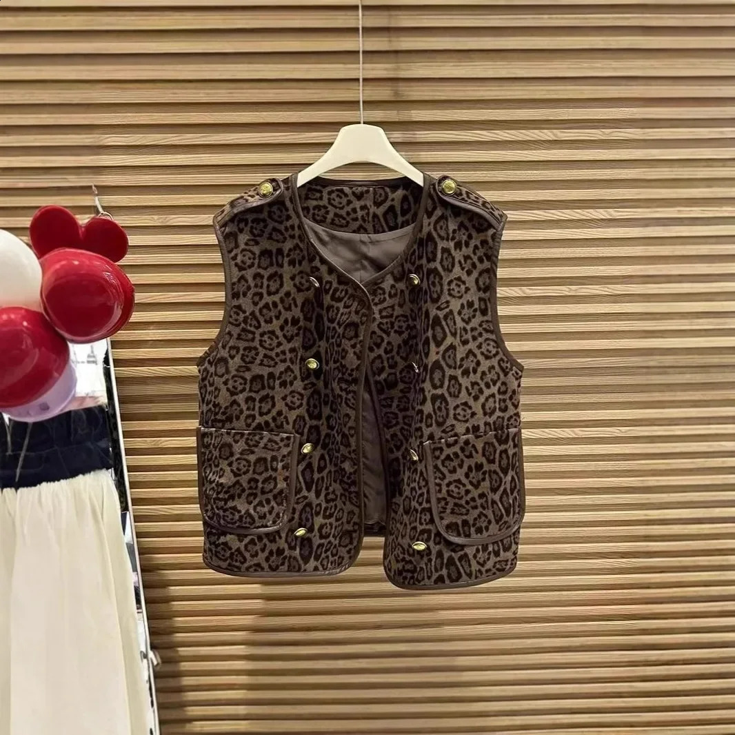 European Style Double Row Button Leopard Slips Vest Jacket Womens AutumnWinter 2024 Outerwear Fashionable Shoulder To 250823