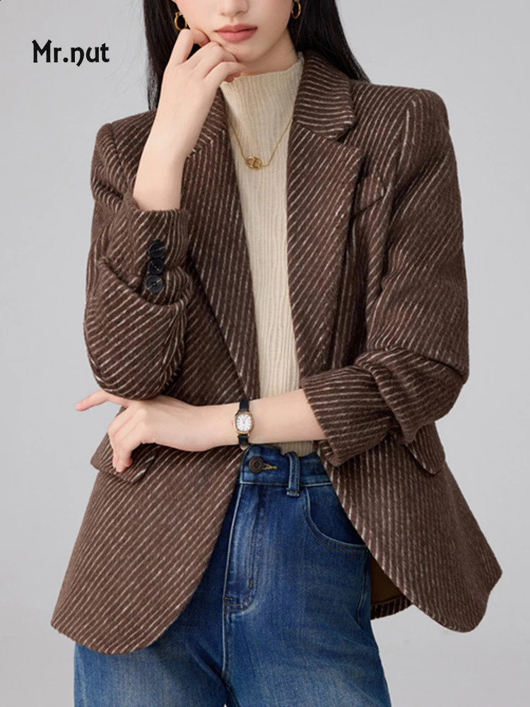 Mr. Nut 2025 Spring and Autumn Niche Khaki Suit Jacket Women High End Korean Casual Small Suit Retro Style 250828
