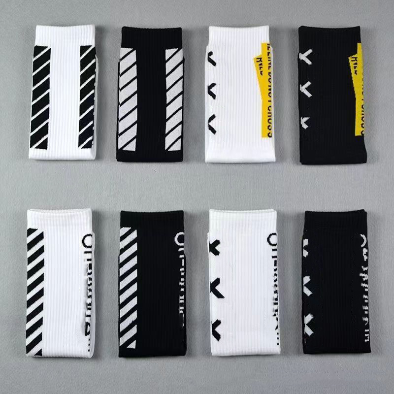 Designer Outdoor Sports Socks Black and White Striped Letter Print Stockings Skateboarding Hip Hop Long Socks Men Women