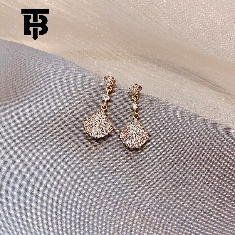 Free Shipping For New Designer Accessories 925 Silver Needle High-end Earrings French Style Fan-shaped Drop Earrings New Full Diamond Stud Earrings