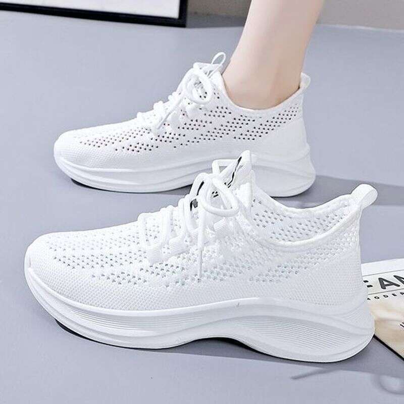 New Summer Breathable Hollowed Out Sports With A Casual, Lightweight, And Shock-absorbing Surface For Women. Non Slip