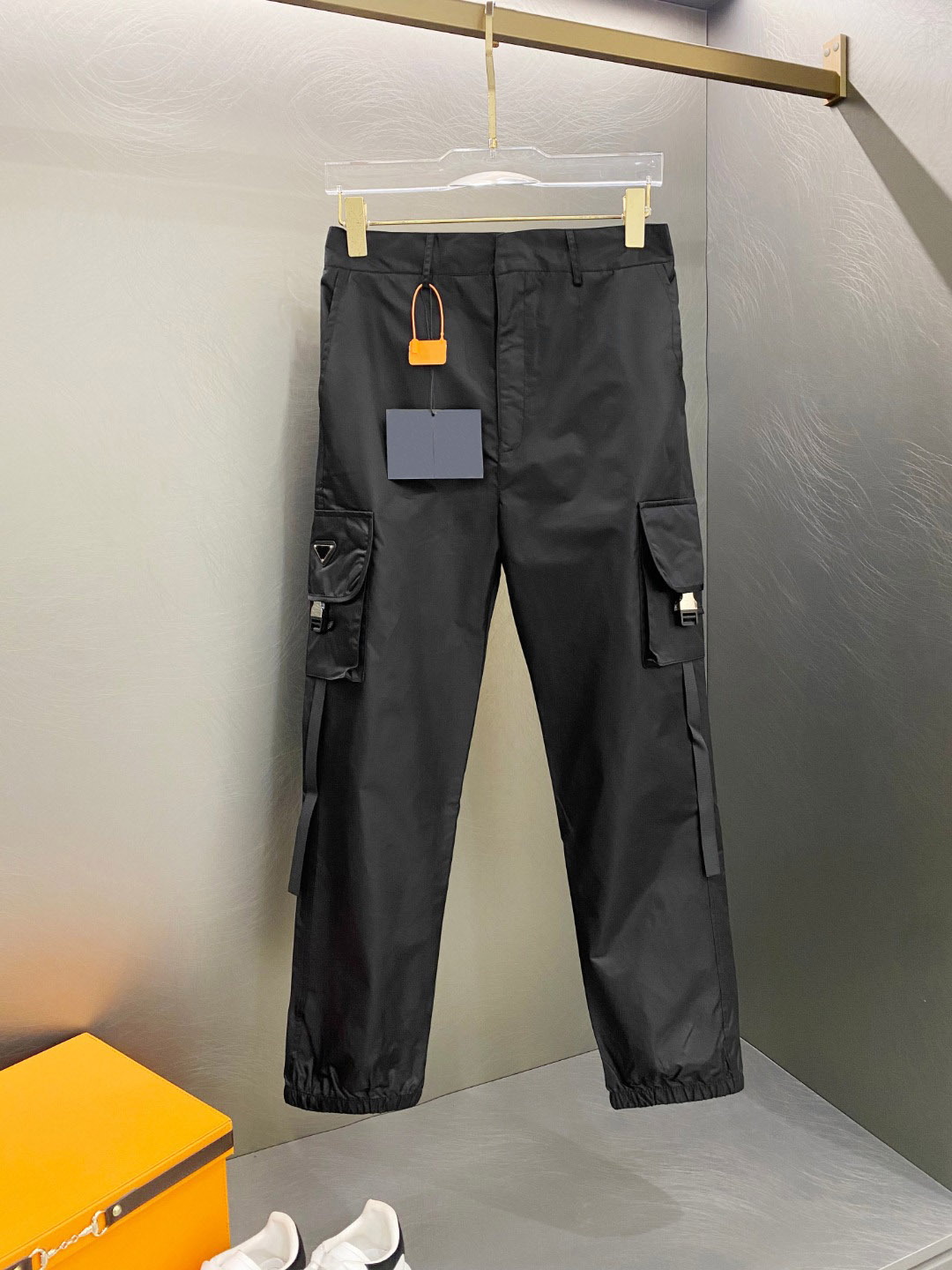 High quality designer pants with classic large pocket splicing design US size highend brand mens black cargo pants
