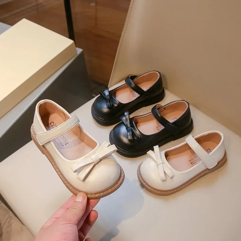 Childrens Leather Shoes Spring Autumn Nonslip Girls Black Shoes Simple School Versatile Soft Kids Fashion Flat Shoes Hook Loop250828