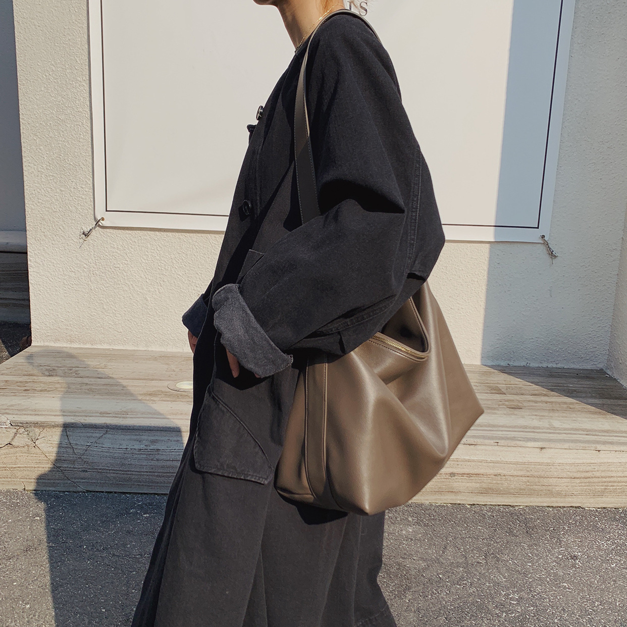 High-End Lazy Soft Leather for Women New Large Capacity Tote College Student Shoulder Commuter Crossbody Bag