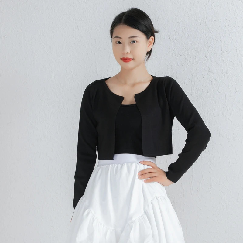 Blouses Black Cropped Knitted Sweater Korean Fashion Cardigan Female Womens Coat Spring 2025 Clothing Long Sleeve Top Jersey 250815