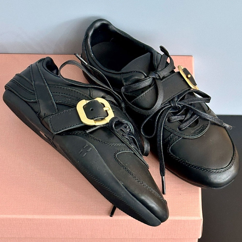 Womens Leather sneakers with buckle luxury designer sneaker 5E549E Leather lining iconic buckle from thefashion show new model comfort Soft leather