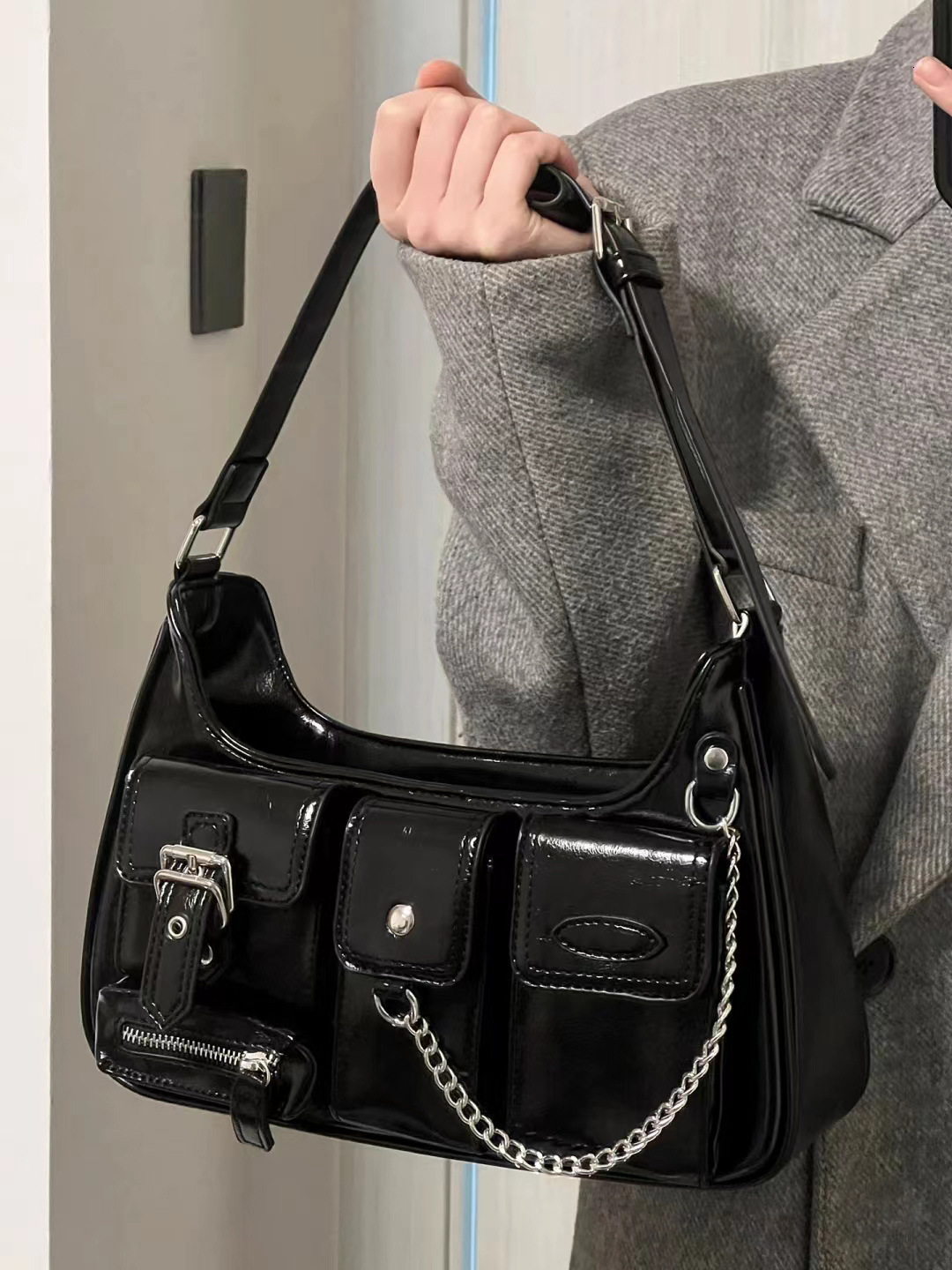 High-End Women's Shoulder Black Millennial Trendy Underarm Motorcycle Multi-Pocket Messenger Bag