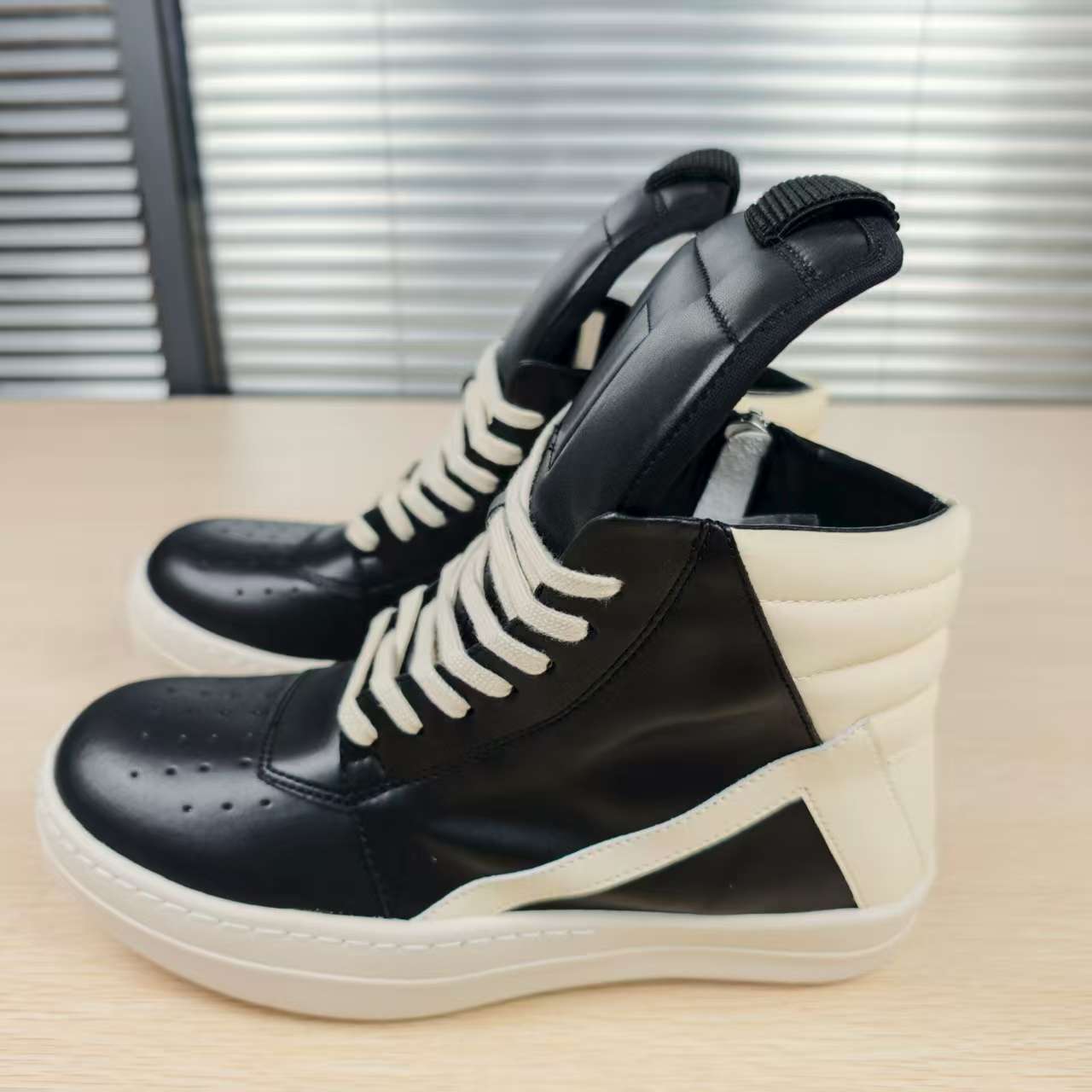 Designer shoes men casual shoes Top quality Triple canvas shoes High top leather boots brown black white red yellow women sports shoes big size 3-image-896663878