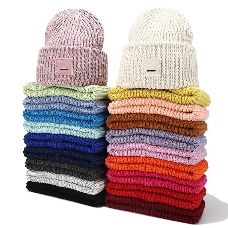 Designer brim cap, high-quality thick wool smiley face knitted cap, warm and cold cap for men, women and couples in winter, curly edge cap