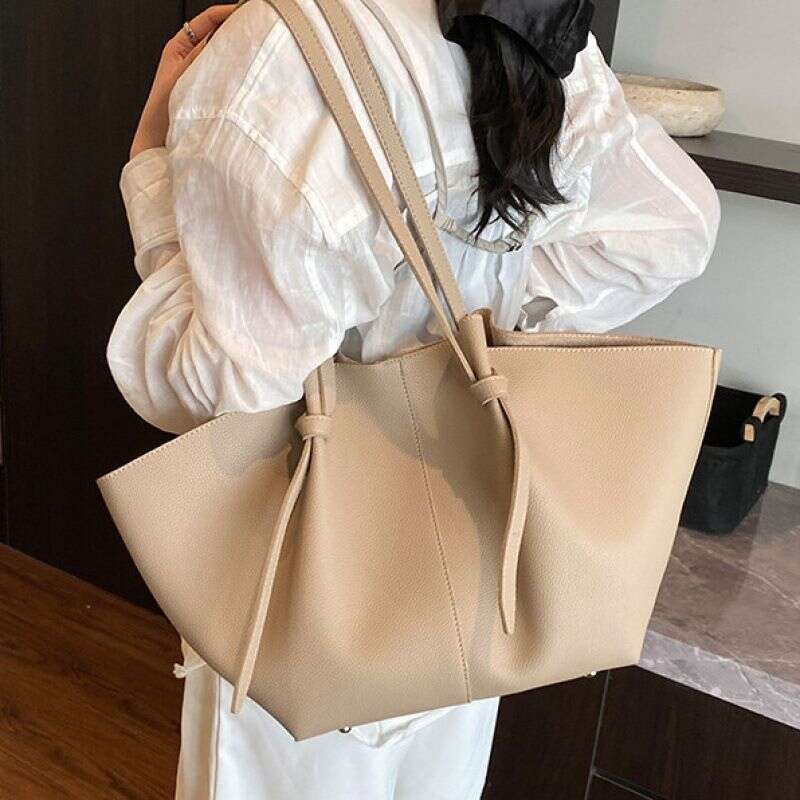 Women's Stylish Large Capacity Tote Bag For Everyday Use - Soft PU Leather With Magnetic Closure, Wrinkle & ing Details