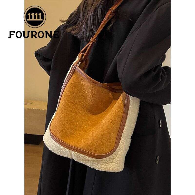 FOUR ONE lamb wool plush for women, lare capacity new versatile sinle shoulder crossbody ba, hih-end water bucket