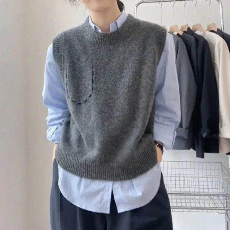 Solid Round O Neck Womens Knitted Vest Pullover Korean Style Clothing Trend Waistcoat Jumper Wear To Work Female Sweater 250828