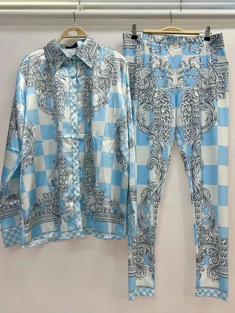 2025 Spring Womens Retro Geometric Printed Collar Long Sleeve Shirt Two Piece SetKnitted Elastic Tight Shorts Fashion Set 250828