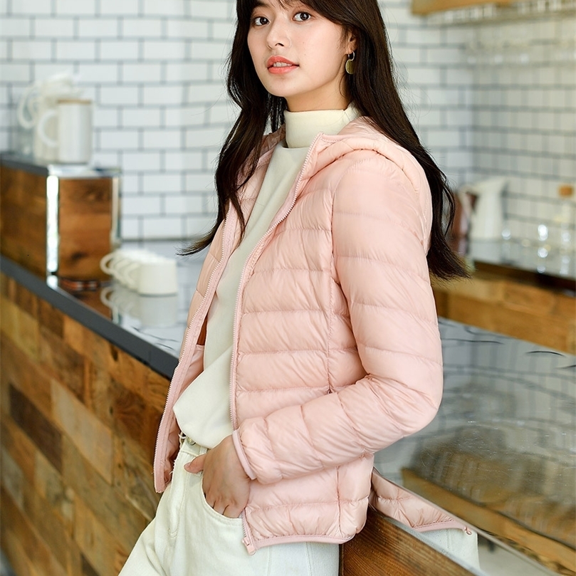 15 Colors Women Ultra Lightweight Puffer Jacket Korean Fashion Hooded Short Female WindResistant Breathable Down Coat250828