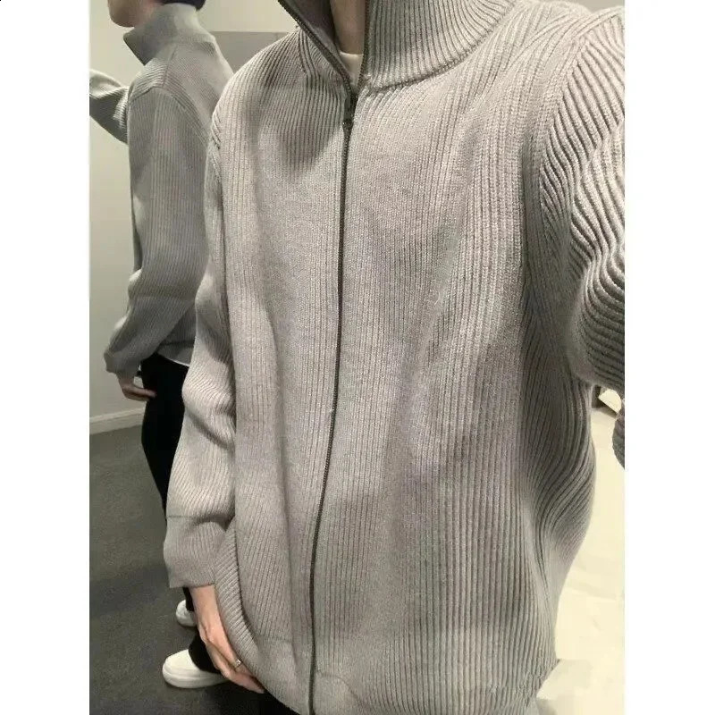 Artistic Gray Sports Cardigan Sweater Mens Autumn And Winter American Coat Korean Lazy Style Zipper Knit Sweater Fashionable 250829BJ