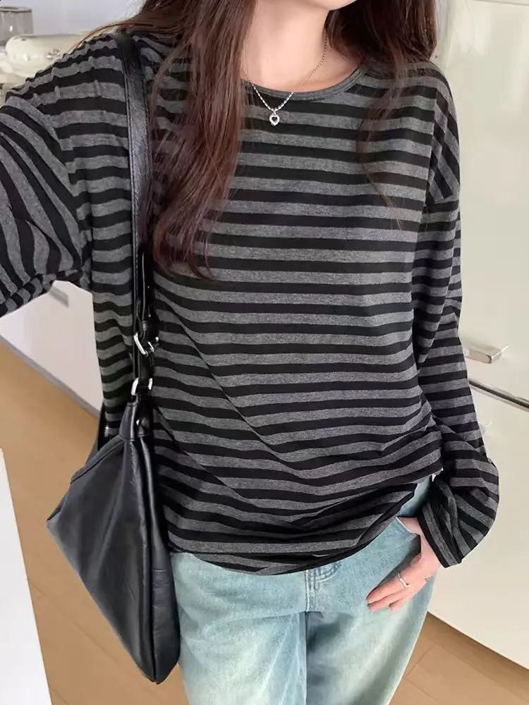 Autumn Women Harajuku Striped T Shirt Long Sleeve ONeck Casual Oversize Top Femme Streetwear Black Grey Loose Street Tops Y2K 250828