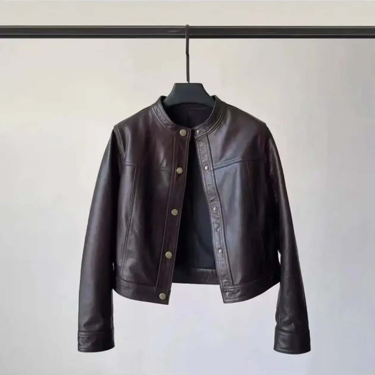 Retro Motorcycle Short Jacket For Women 2025 Spring And Autumn n Round Neck Fashionable Short Leather Jacket 250828