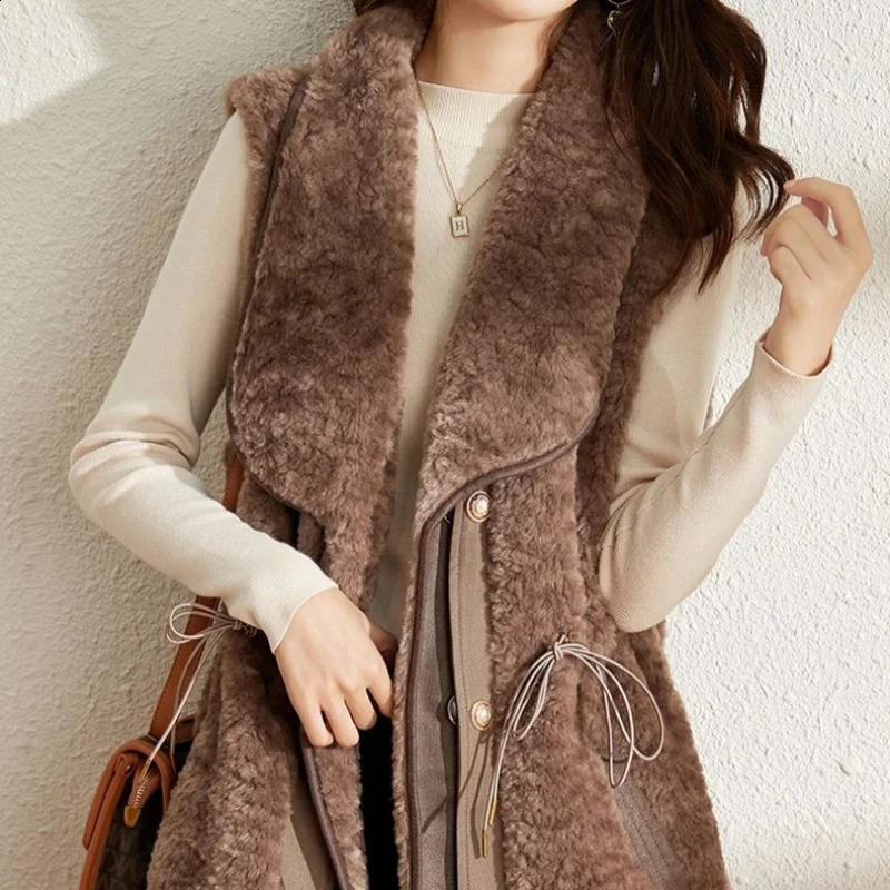 Lightweight Padded Womens Lamb Plush Vests Splicing Classic Winter Clothing Coats on Sale Lady Giletes Demiseason Cold 250828