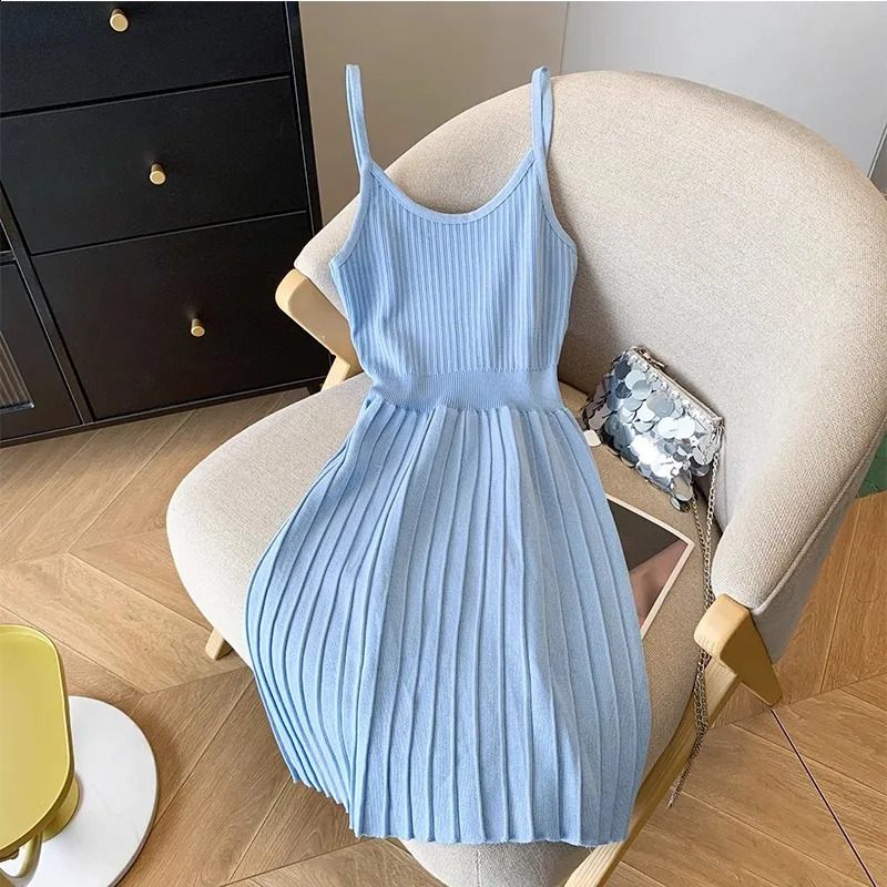 YuooMuoo Women Dress 2025 Korean Fashion Slim Waist Pleated Spaghetti Strap Knitted Vintage Y2K Streetwear Outfits 250828