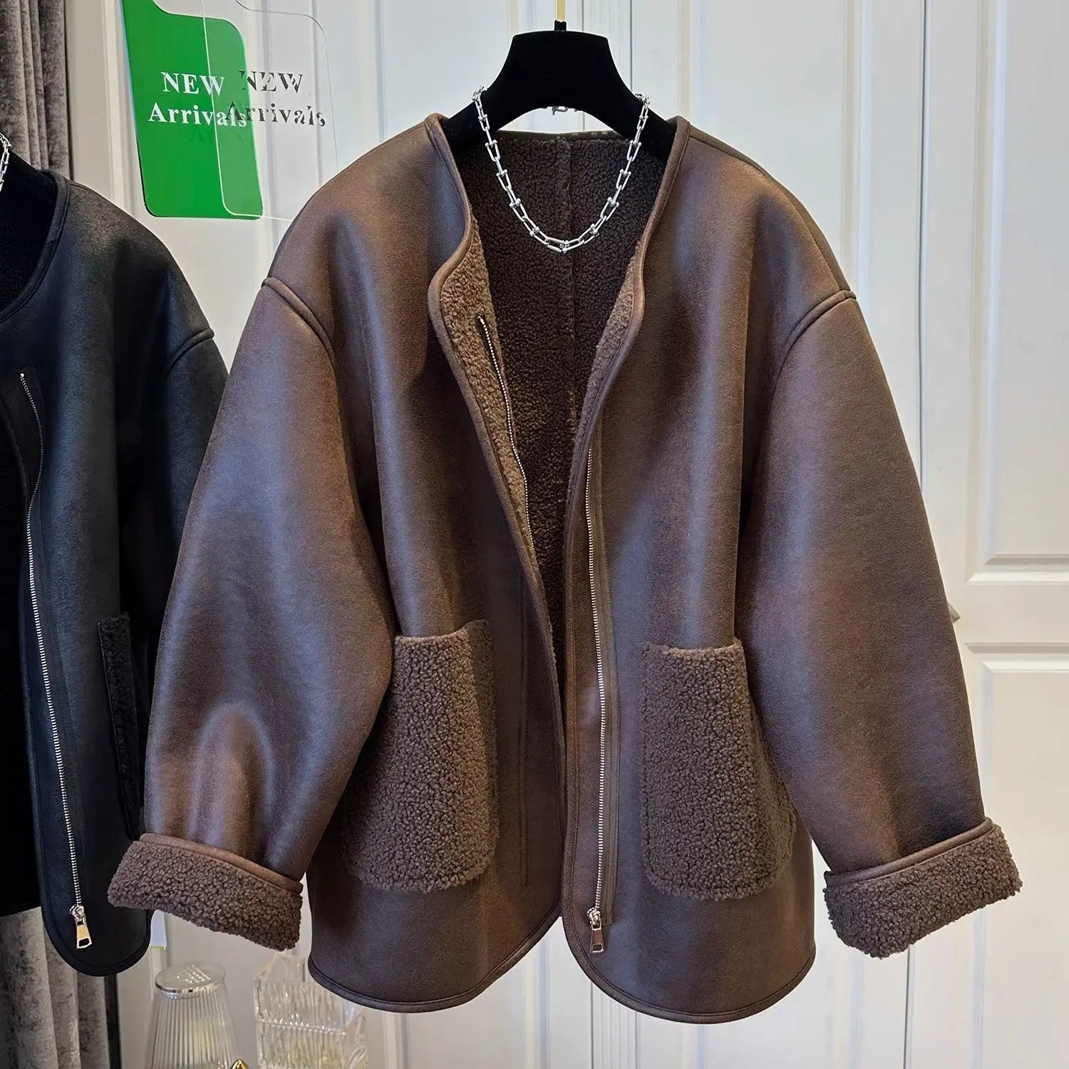 Leather And Fur Splicing Integrated Round Neck Jacket For Women In Autumn And Winter 2025 Loose n Short Jacket 250828