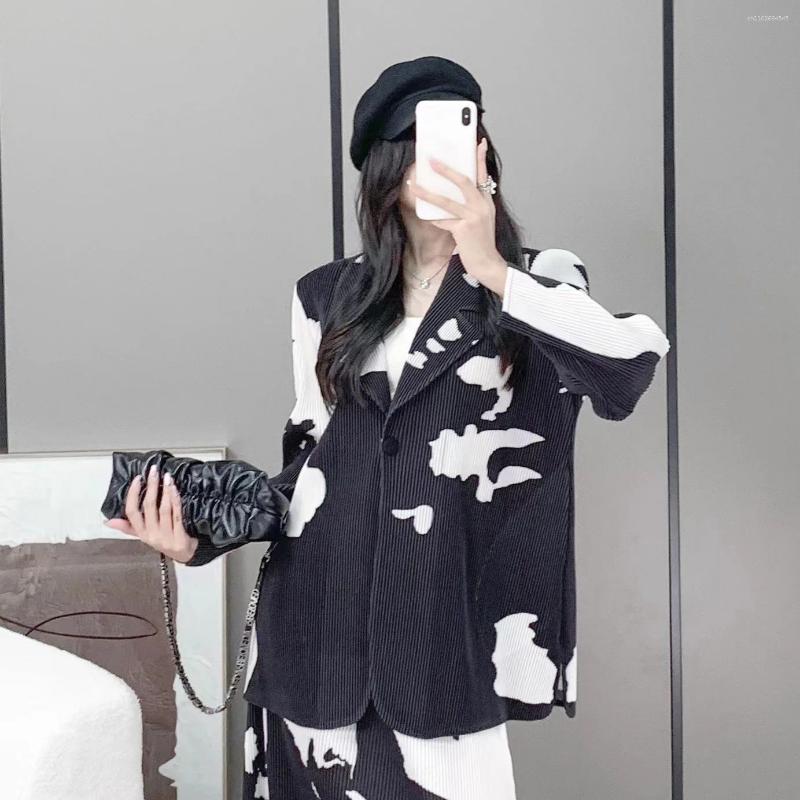 Women's Jackets Pleats Pleated Coat Fall Print Fashion Casual Commuting Versatile Temperament Elegant Cow Women Clothing