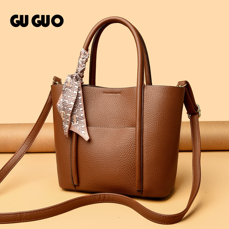 Free Shipping New Designer Bag 2025 Women's New Crossbody Commuter Large Capacity Tote Bag Fashion Trendy Shoulder Bag