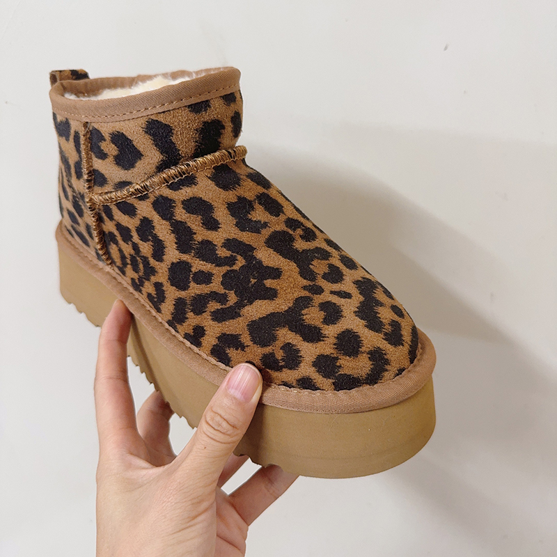 Boots Desiger Womens Ultra Mini Platform Boot Leopard Fashion Genuine Leather Warm Winter Snow Booties For Men Thick Bottom Short Botas Chestnut EU4