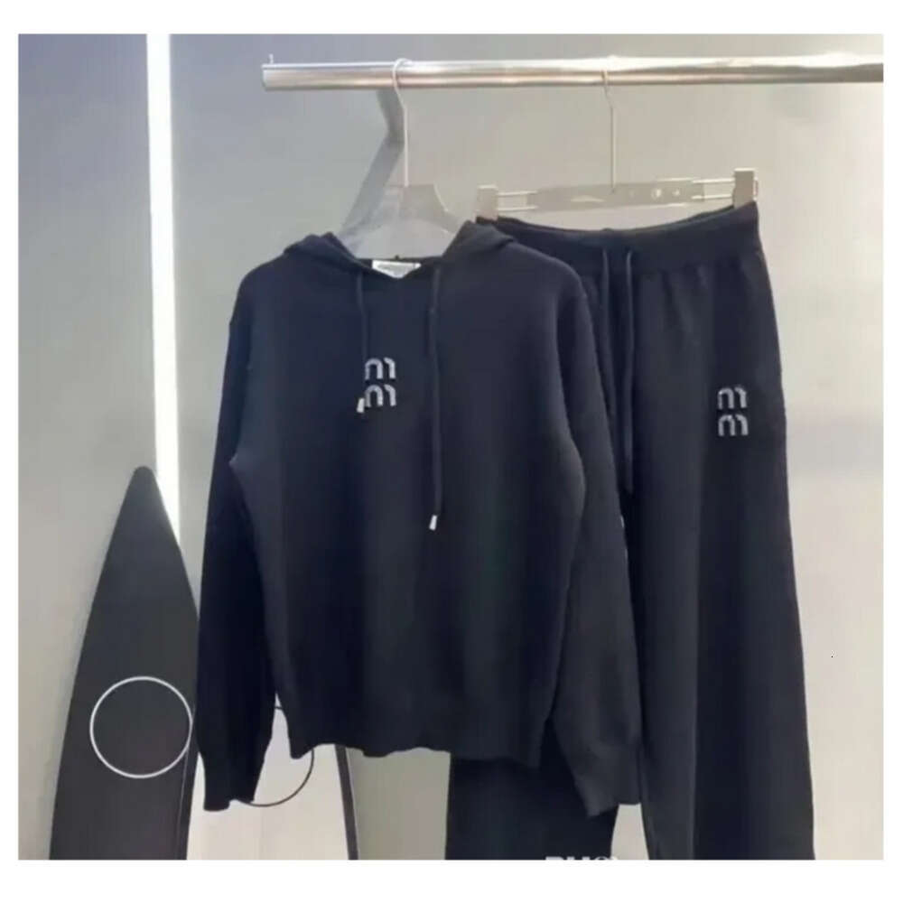 Women's Tracksuits Niuniu Tracksuit Womens Sportswear Autumn Winter Designer New Letter Emed Hot Dia Knitted Loose Casual Hoodie Base Sweater S