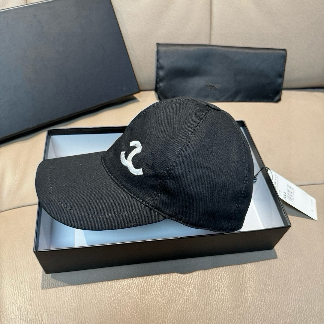 Womens designer luxury simple baseball cap card classic mens retro fashion leisure travel all match solid color sun hat