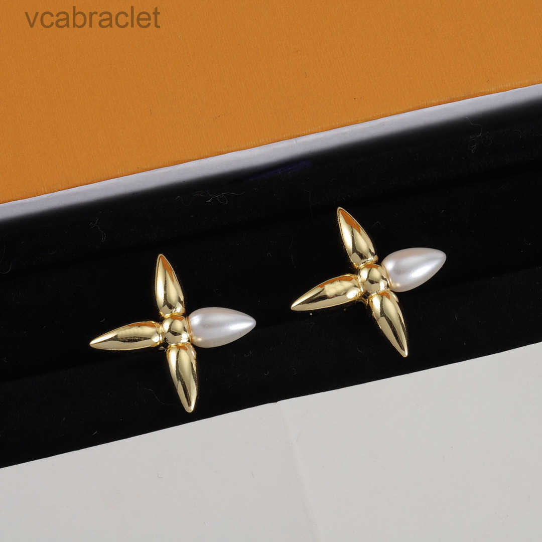 Luxury Design Pearl Cross Flower Metal Earrings Cross Star Simple Personalized Copper SIlver Gold Plated Couple Ear Stud Jewelry