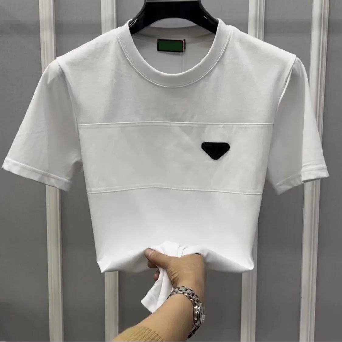 Designer Mens T Shirts Summer Brand Sweatershirts Casual Loose Tops Tshirt For Men Women Letter Print Fashion Cotton Khaki Black White Short Sleeve