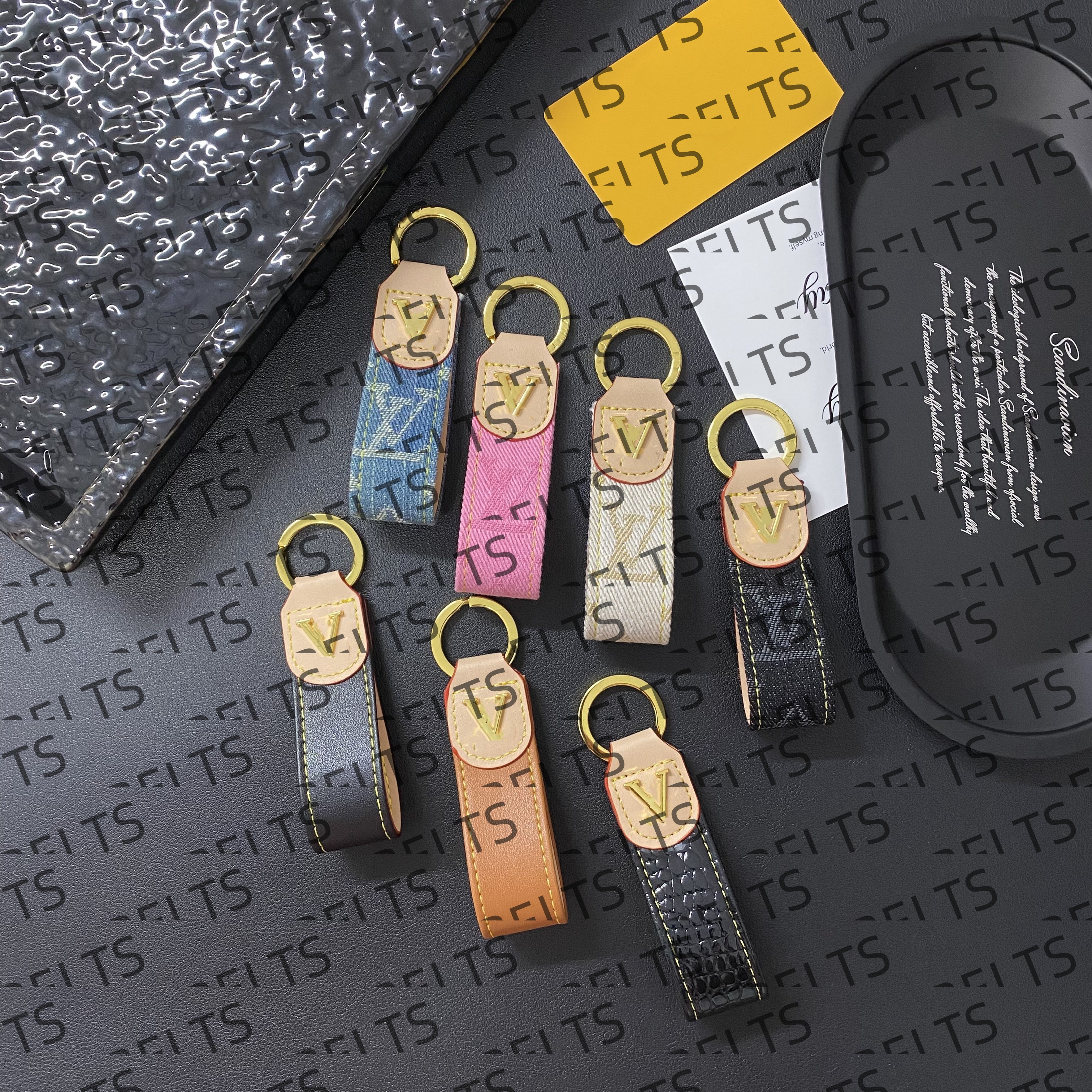 fashion designer keychains convenient car mens keychain for womens casual keychain lanyards lover keychain pendant optional box