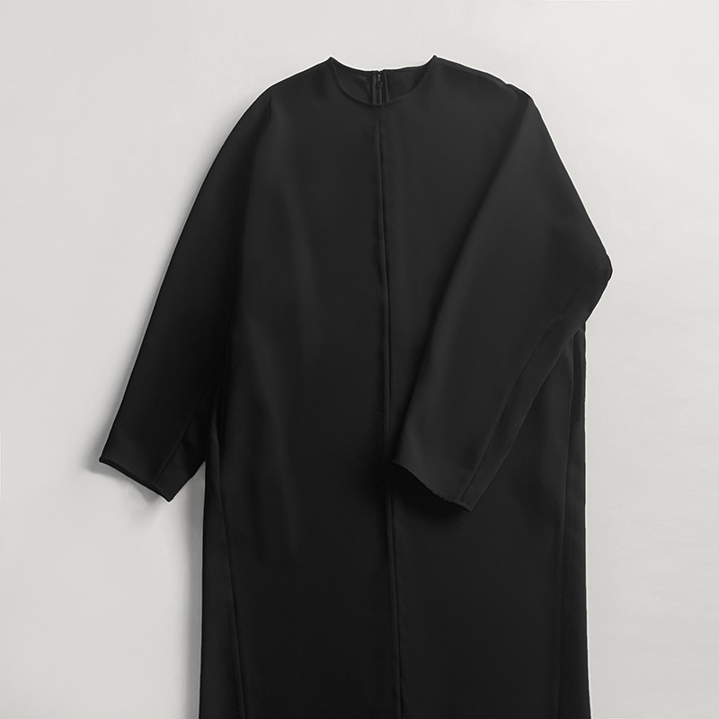 (265) Easy-to-care drapey black vinegar blend loose maxi dress with round neck and double pockets