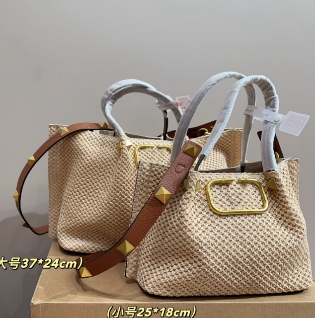 2025 Sac de paille de plage dernière conception simple et pratique designer femmes rivet sac à main décontracté toile crochet sacs à bandoulière