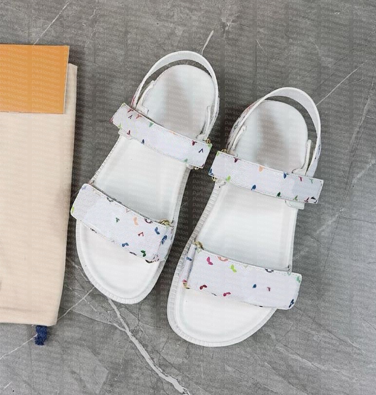 Créateur de mode de qualité premium sandales féminines Slippers Slides Loop Boucle à crochet Duffy Sandales 30264 30333