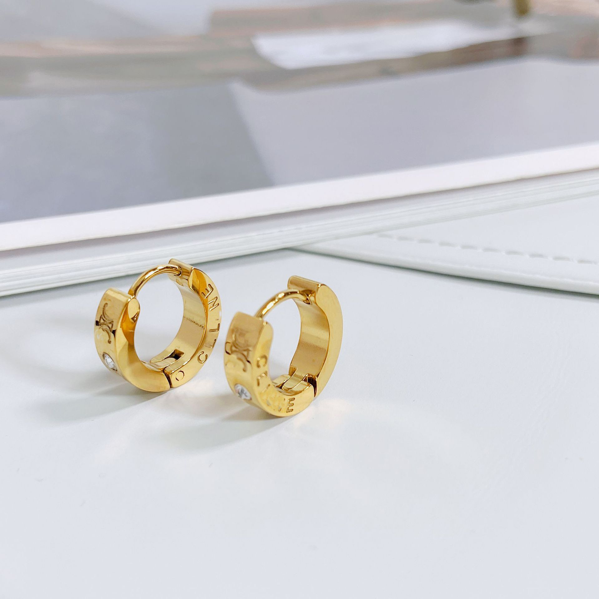 20Style Classic Fashion Designer de mode élégante boucles d'oreilles carrées creuses boucles d'oreilles en or plaquées pour femmes bijoux Wedding