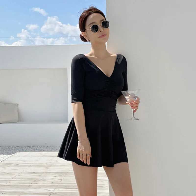 2024 One Piece Swimsuit Korea Style Black Dress Beachwear Cute Short Sleeve Slimfit Monokini Beach Bathing Suit Women SwimwearXJ250310