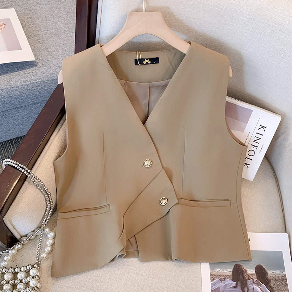 Plus size womens solid color V-neck temperament vest loose comfortable single breasted outside sleeveless top 2025 250224