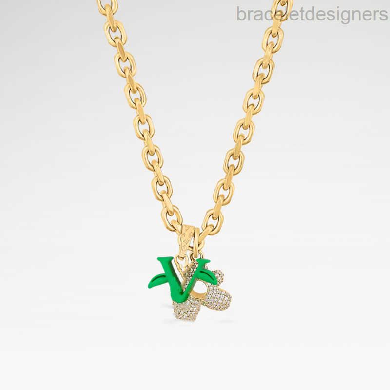 New Luxury Green Letter Diamond Pendant Necklaces Flower letter Designer Necklaces 18K Gold Plated Party Wedding Holiday Jewelry Gift