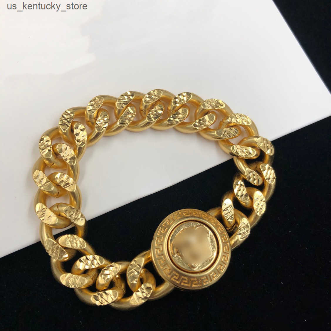 Bracelet des brins avec un nouveau design avec un collier de marque ronde portrait de la personne unique et un motif circulaire pour les deux hom